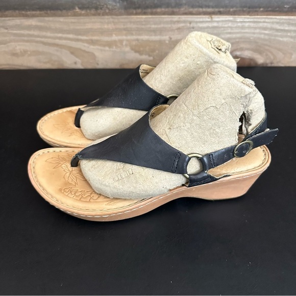 Born Womens Black Leather SlingBack Wedge Sandals Size 8 T-Strap Adjustable - Picture 2 of 12